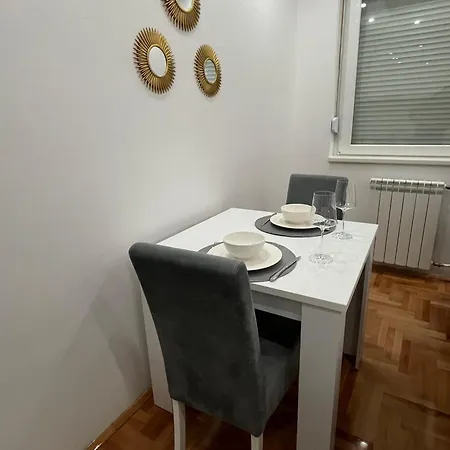 Nele 아파트 Bezanija